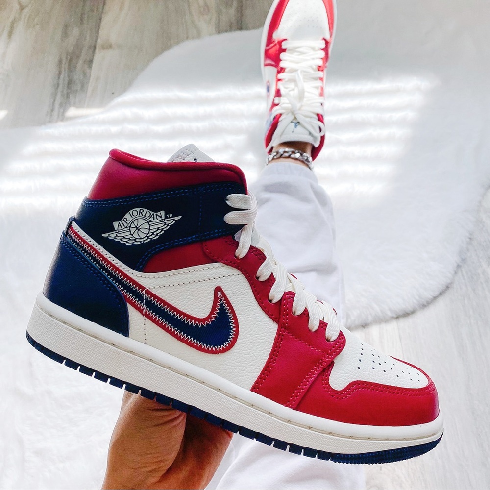 Nike air jordan 1 mid sneakers